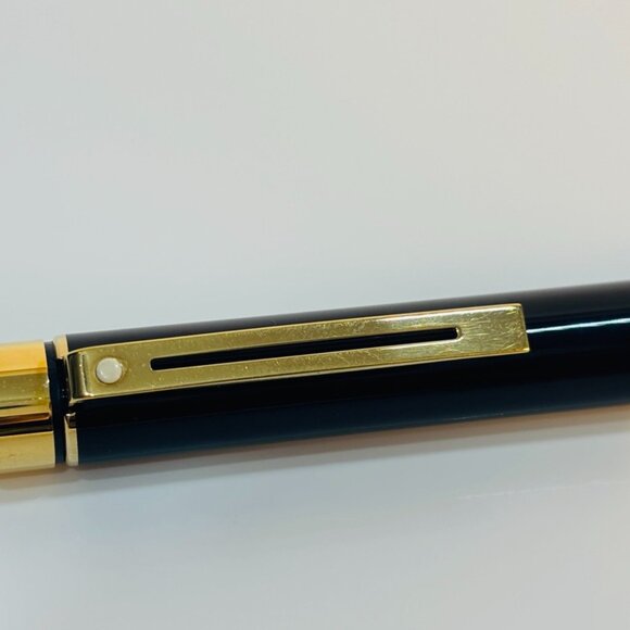 Sheaffer Fountain Pen with 14k Gold Nib Works Great Comes with 4 Cartridges - Picture 4 of 12